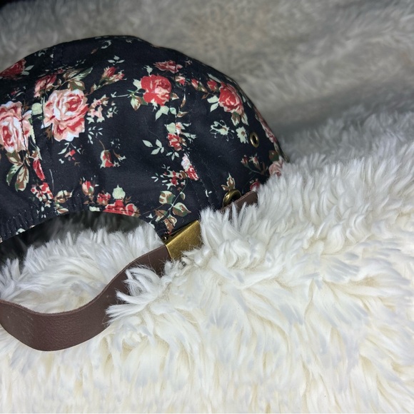 Brand new Blackskies 5 panel red rose floral hat adjustable strap - Picture 2 of 7